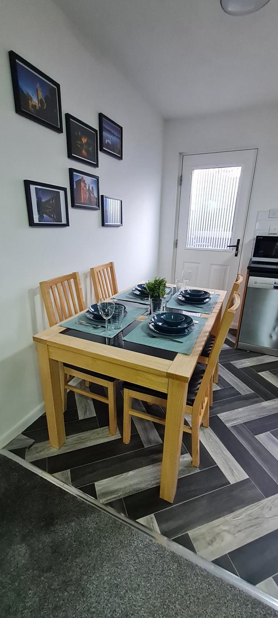 Stylish Home In Linlithgow With Free Parking Buitenkant foto