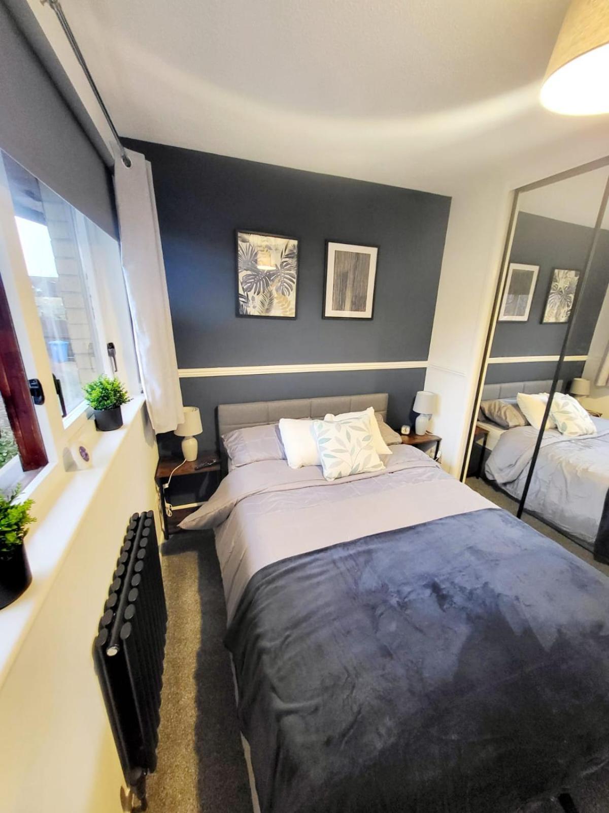 Stylish Home In Linlithgow With Free Parking Buitenkant foto