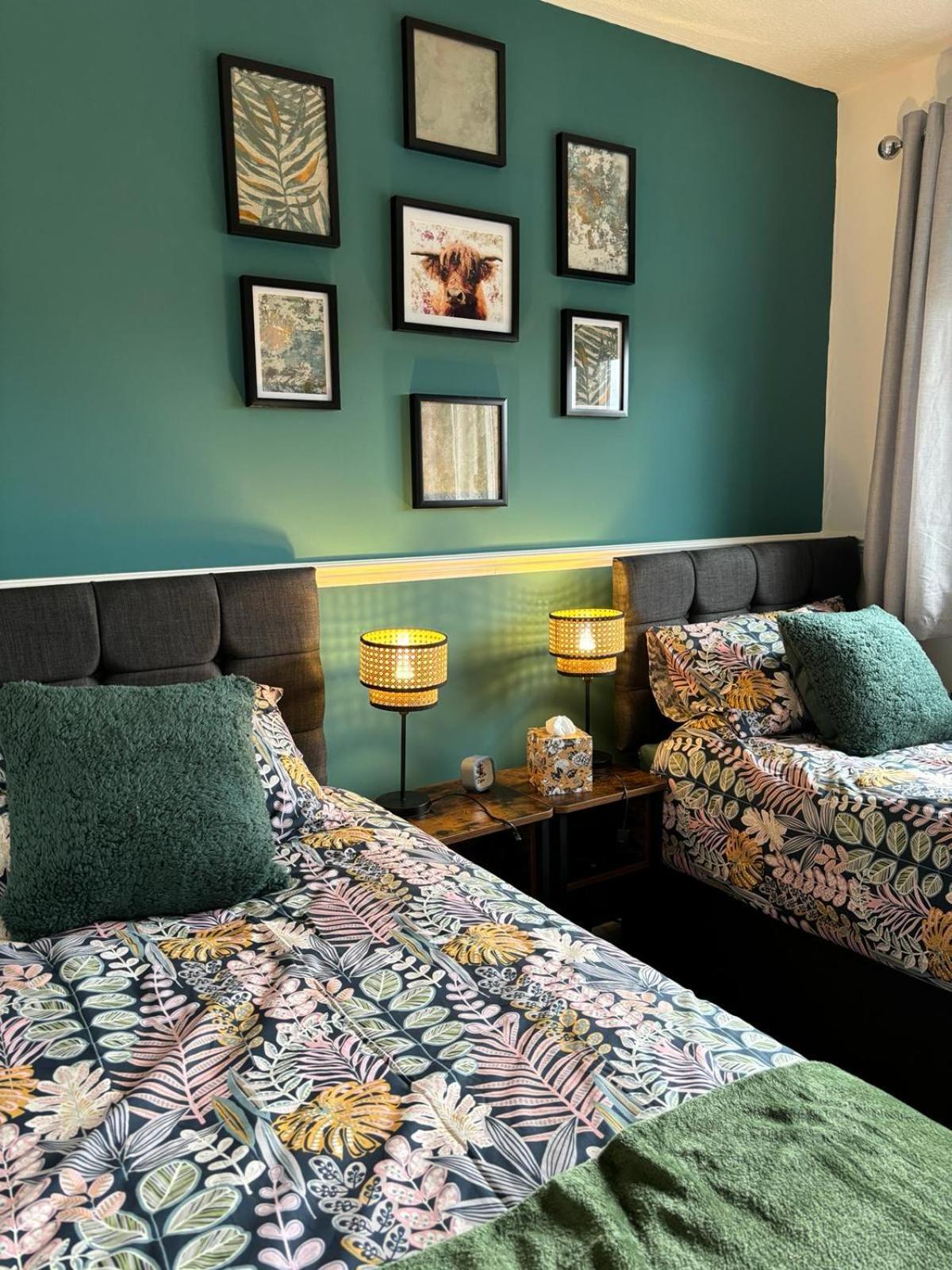 Stylish Home In Linlithgow With Free Parking Buitenkant foto