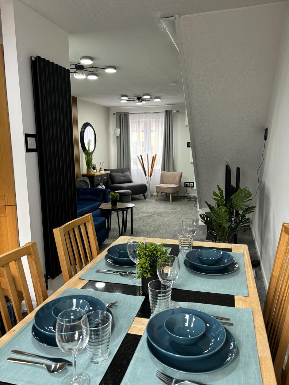 Stylish Home In Linlithgow With Free Parking Buitenkant foto